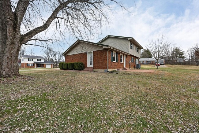 Building Photo - 611 Harvard Dr