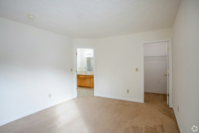 Building Photo - 4180 Pine Dr