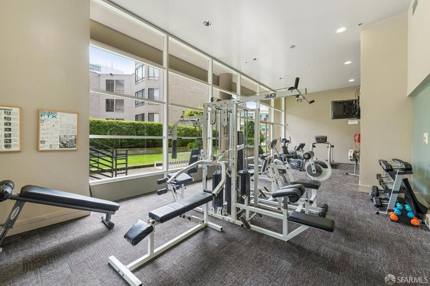 Building Photo - 1388 Gough St