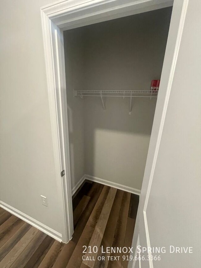 Building Photo - 210 Lennox Spring Dr