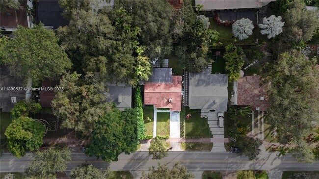 Building Photo - 360 NE 87th St