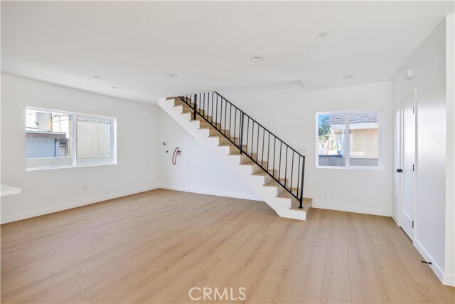 Building Photo - 10905 Dalerose Ave