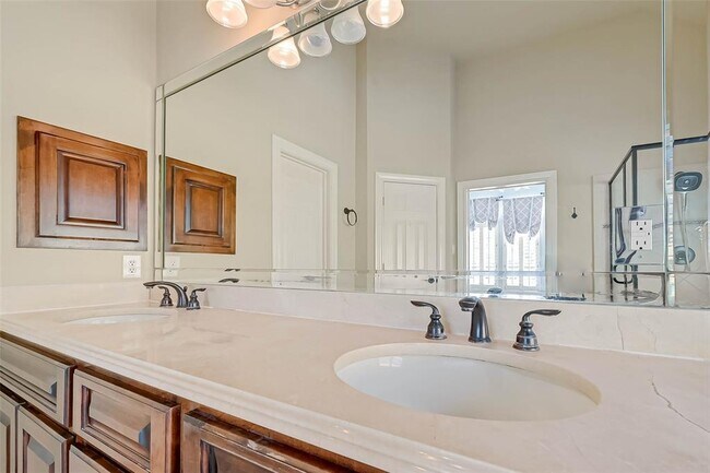Building Photo - 5422 Linden Rose Ln