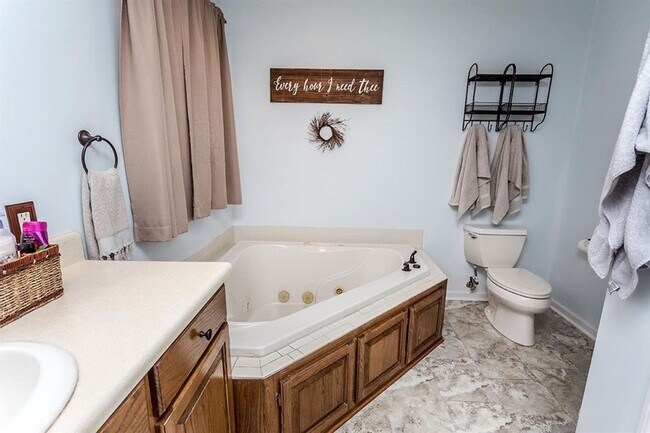 Building Photo - BEAUTIFUL SINGLE FAMILY HOME