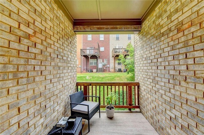 Building Photo - 2185 Mission View Dr NW