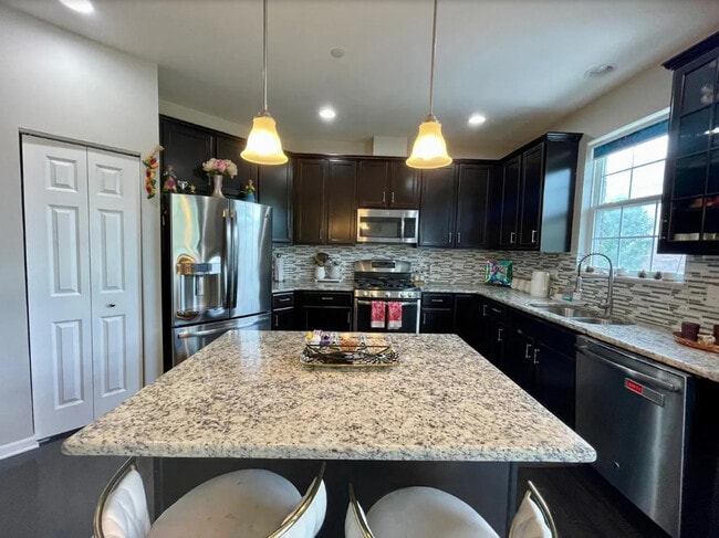 Building Photo - 2889 Henley Ln