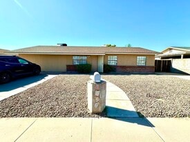 Building Photo - 1056 W Hackamore St