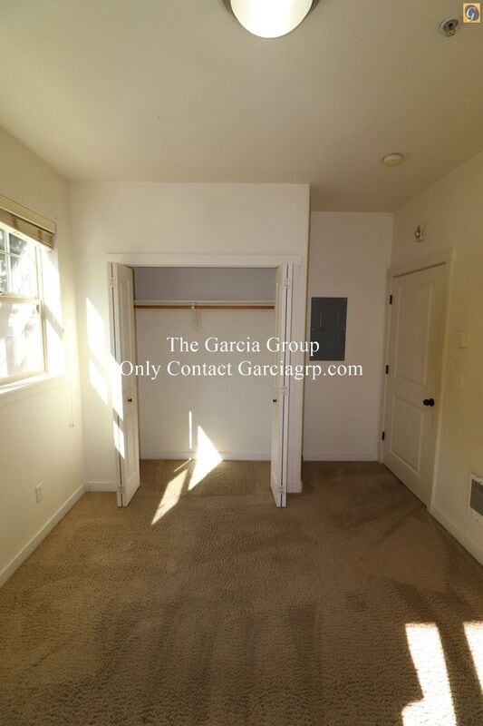 Building Photo - 765 NE Adwick Dr