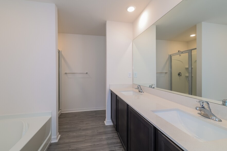 Building Photo - 1367 Swan Lake Cir