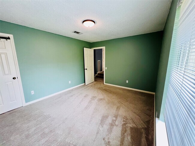 Building Photo - 16079 Hidden Acres Dr