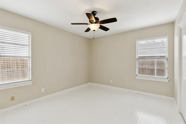 Building Photo - 416 N Oak St