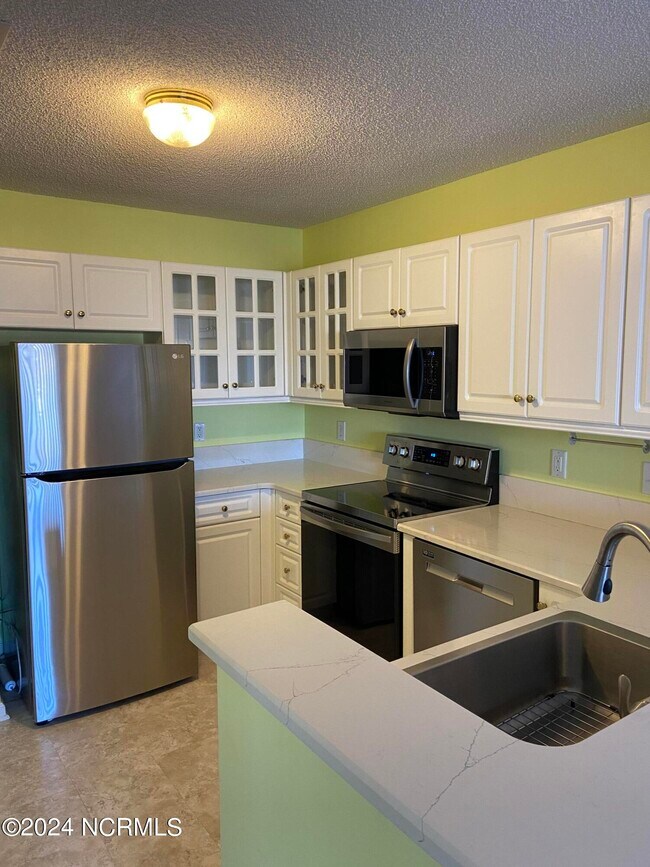 Building Photo - 4158 Breezewood Dr