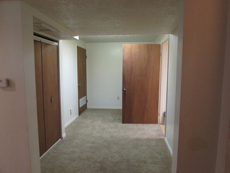 Building Photo - 252 N Quince St