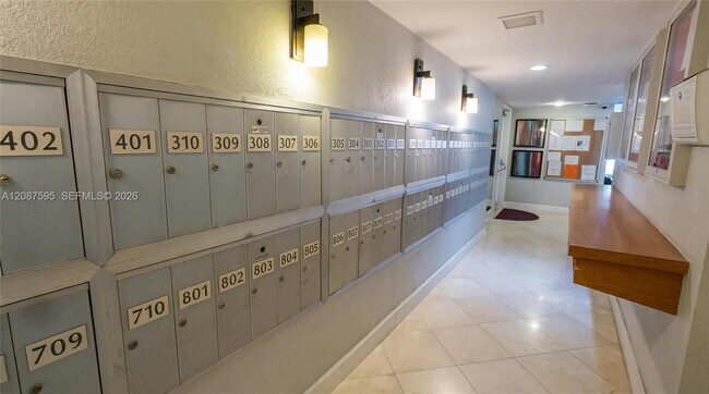 Building Photo - 2900 N Course Dr