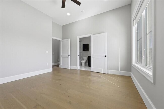 Building Photo - 5133 Fifth Ave