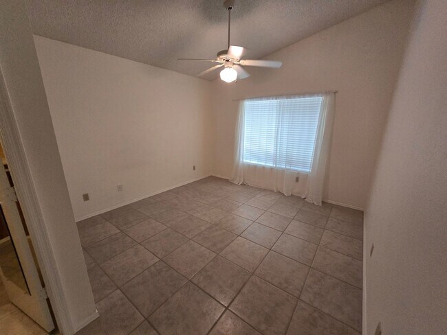 Building Photo - 1120 N Val Vista Dr