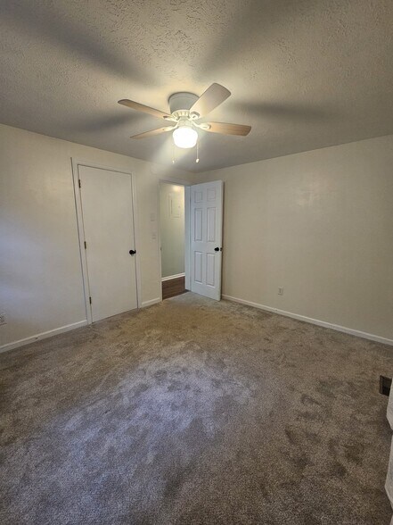 Building Photo - 259 Lakeview Dr