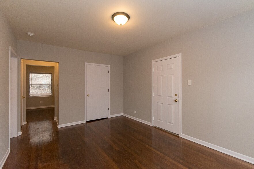 Building Photo - 5748 N Winthrop Ave