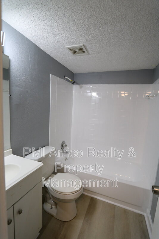 Building Photo - 1810 E 143rd Ave