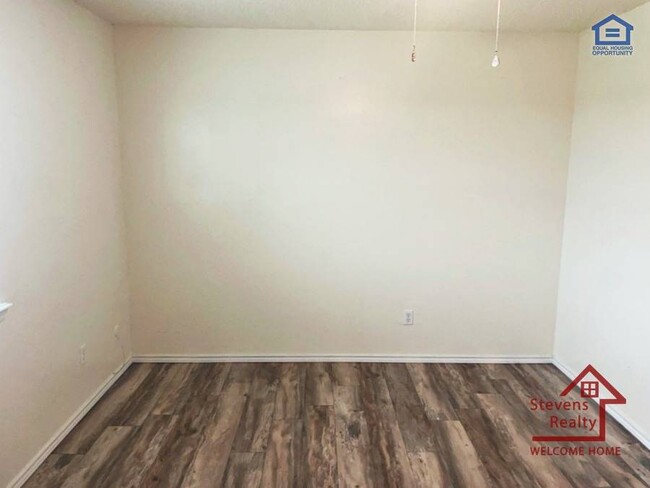 Building Photo - 2111 NW Lindy Ave