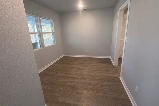 Building Photo - 3503 Division St