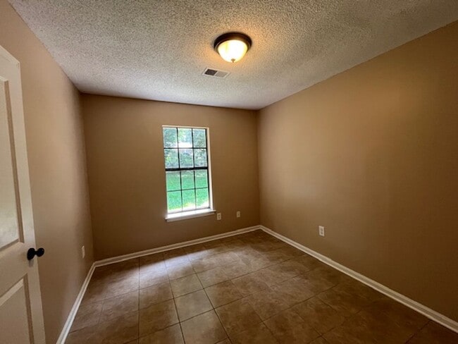 Building Photo - Renovated 3 Bedroom 1 Bath Home for Rent!