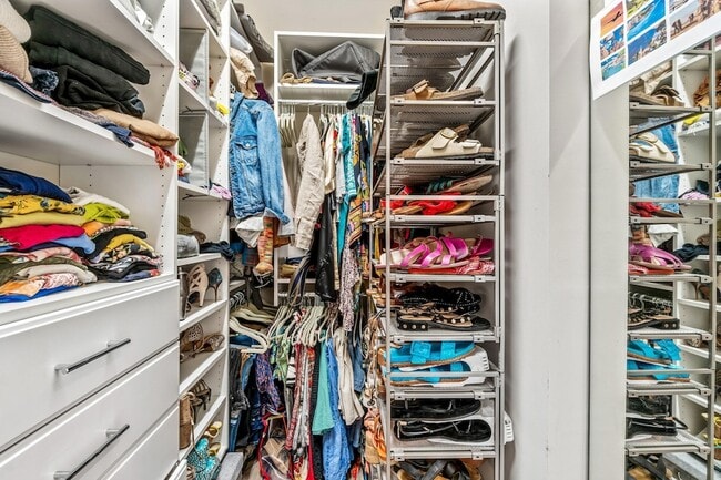 Building Photo - 114 Carmela Ct