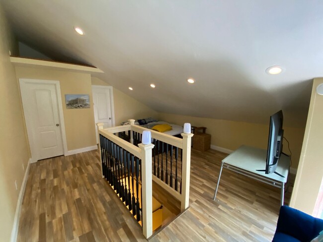 Building Photo - Seasonal Furnished Rental