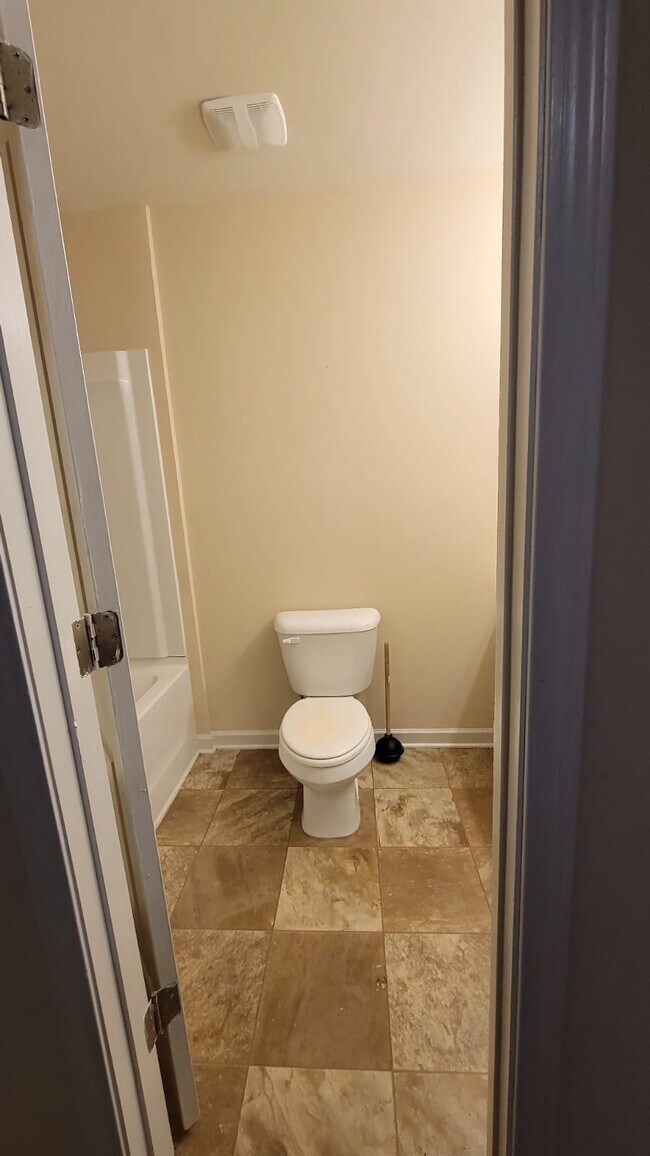 Building Photo - 2545 Piering Dr