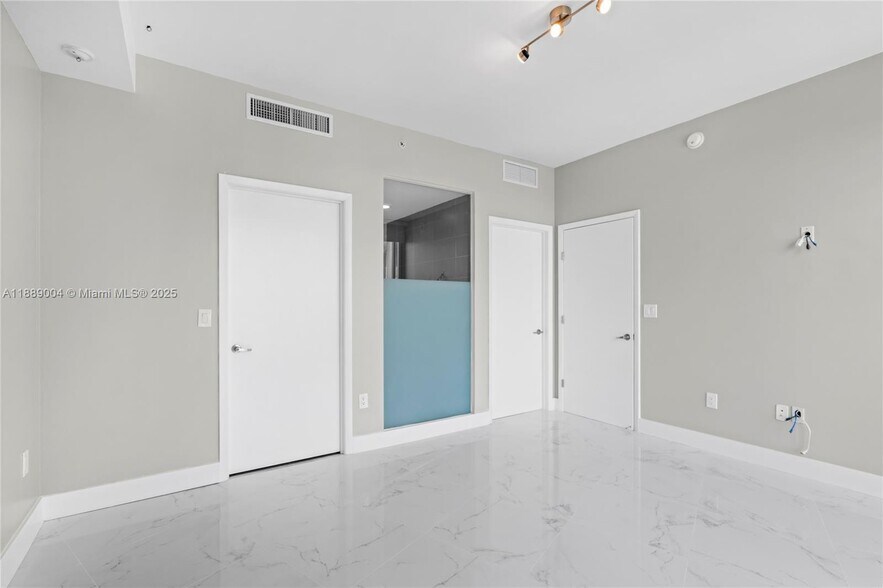 Building Photo - 92 SW 3rd St