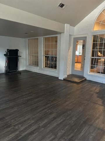 Building Photo - 604 Oak Meadow Dr