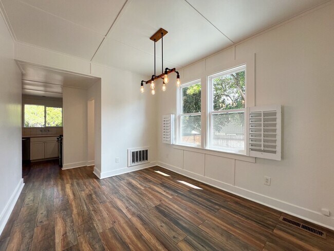 Building Photo - Charming Downtown Napa Cottage with Large Fenced Yard & Ample Parking
