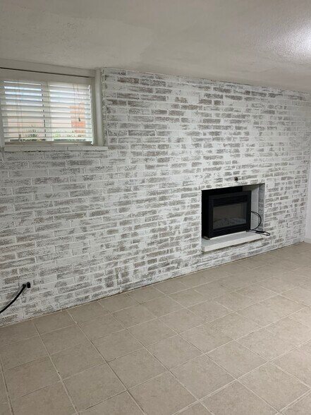 Living room - 36 Summer St