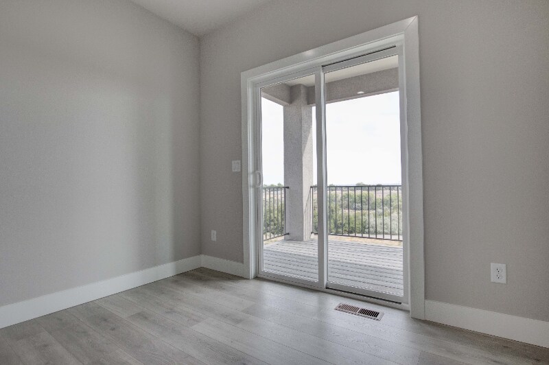 Building Photo - 750 Rio Vis Lp