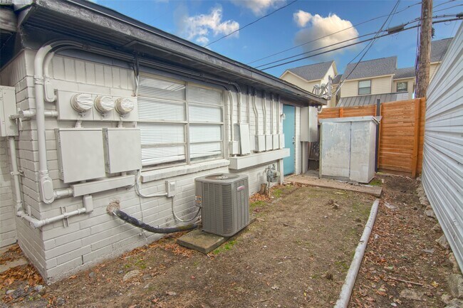 Building Photo - 1613 Northwood St