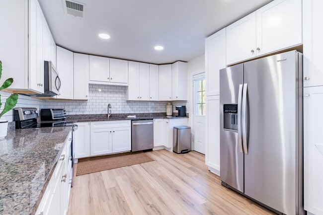 Building Photo - 1344 Springdale St