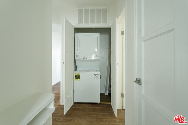 Building Photo - 1154 Cochran Ave