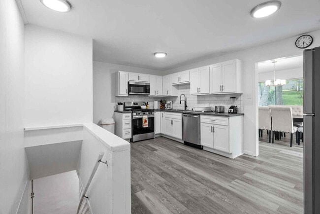 Building Photo - 2648 Garham Dr