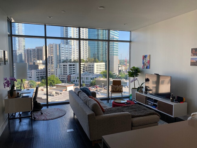 Building Photo - Charming 1BR 1BA Apartment w/ Pool & Gym in Downtown Austin