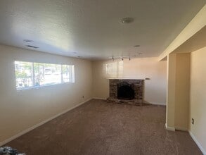 Building Photo - 2648 E Manor Dr