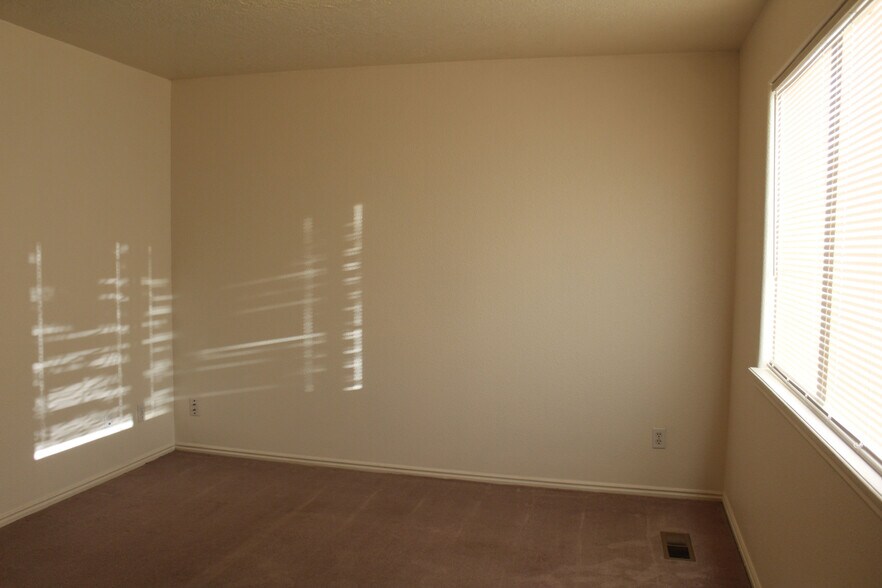 Living room - 4616 N Tumbleweed Dr