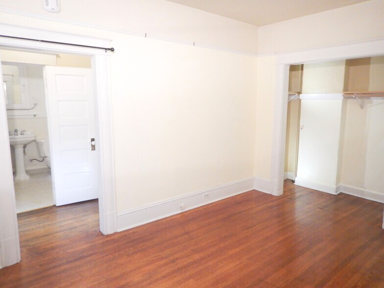 Building Photo - 1515 SW 10th Ave