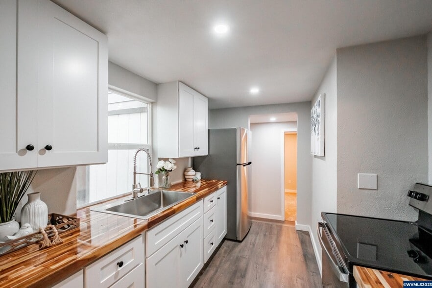 Building Photo - 440 S 6th St