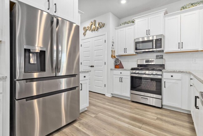 Building Photo - Resort Living in Arcadia | 5BR Home with Pond Views & Premium Upgrades