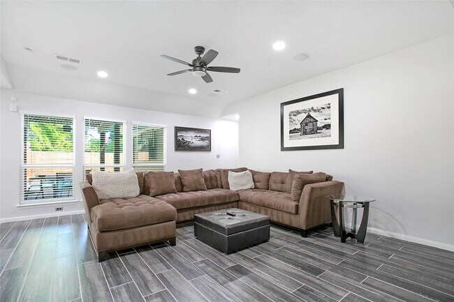 Building Photo - 1507 Buchans Dr