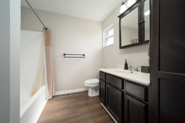 Building Photo - Beautiful 3 Bedroom Home outside of Centerville