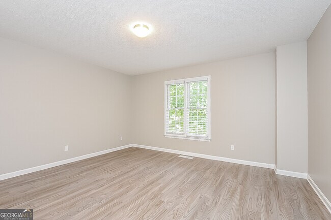 Building Photo - 19 Widgeon Way SW