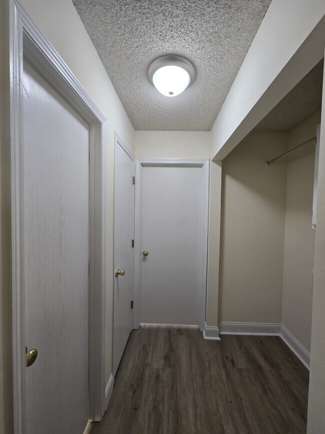 Building Photo - 5223 S Mosley St