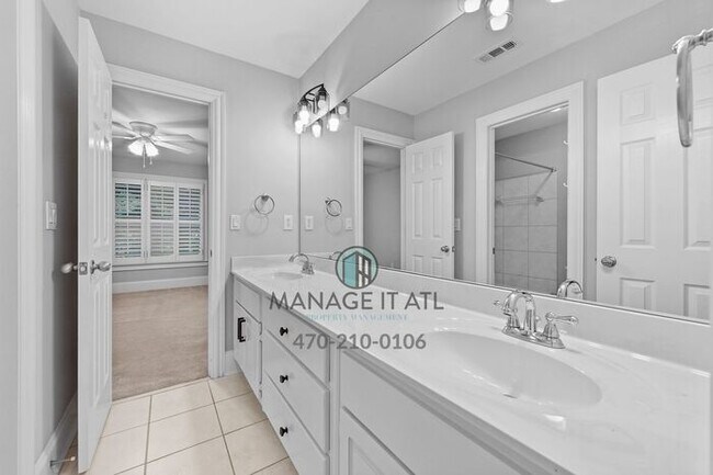 Building Photo - 5 Bedroom House in gated community in Duluth, GA.