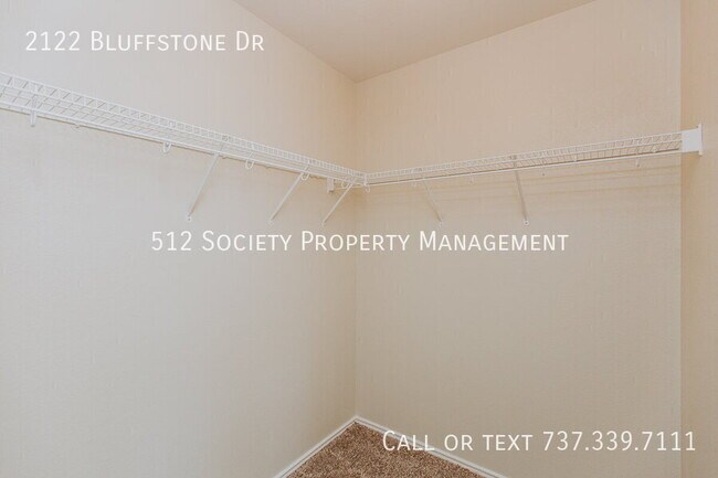 Building Photo - 2122 Bluffstone Dr